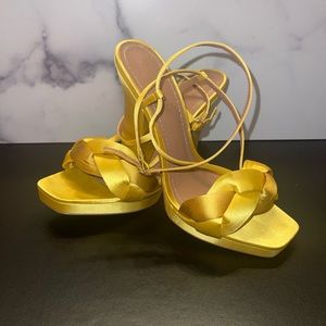 Size 38 Zara Woman Golden Yellow Silk Chunky Heel Sandal!